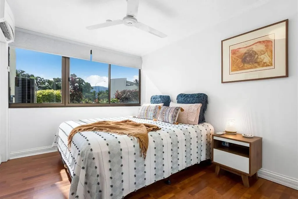 קאירנס Aquarius Waterfront Apartment