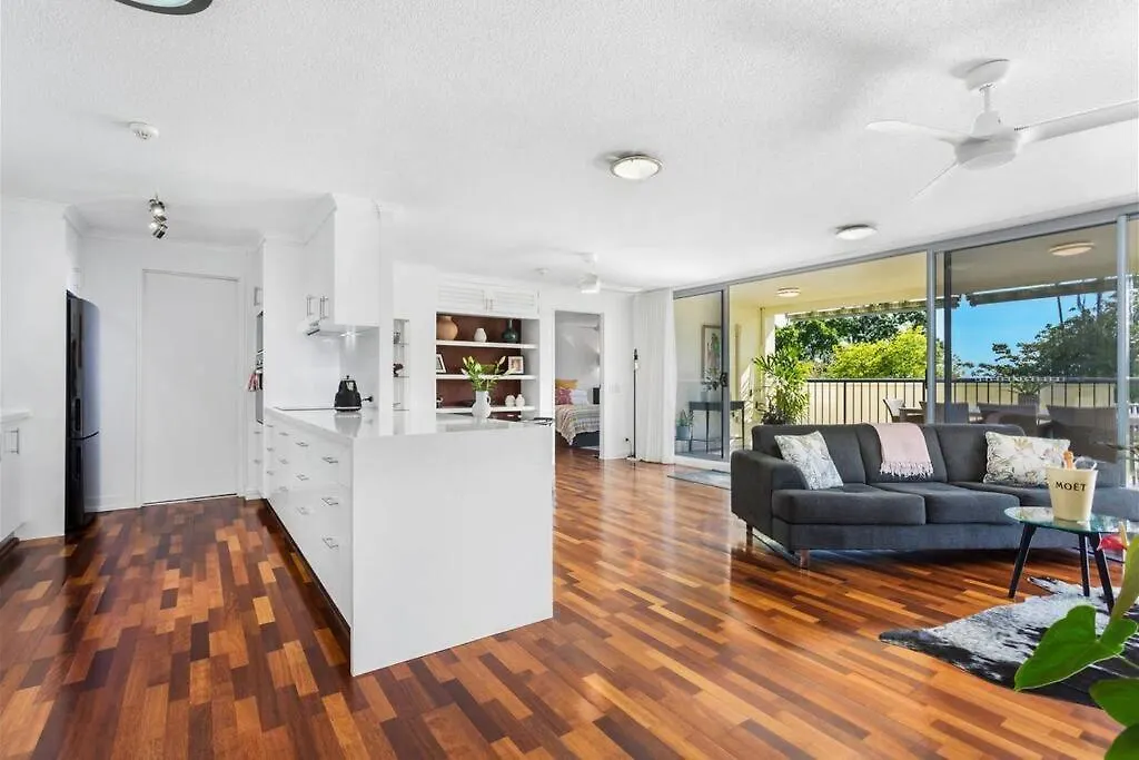 קאירנס Aquarius Waterfront Apartment אוסטרליה