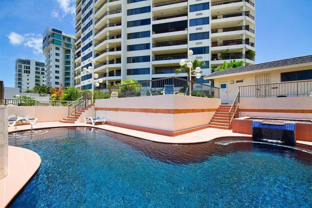 קאירנס Aquarius Waterfront Apartment